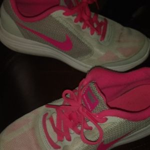 NIKE GIRLS SHOES
